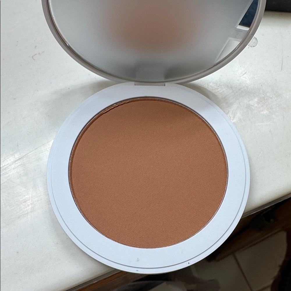 MAKEUP BY MARIO SoftSculpt Blurring Bronzer - Black Packaging